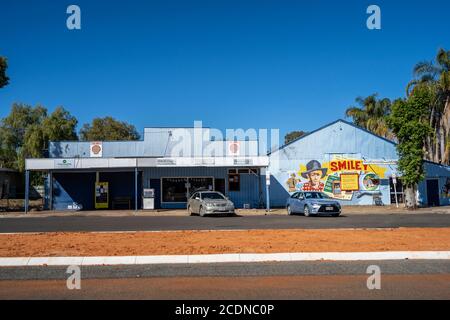 Negozi nella strada principale di Augathella, Queensland Centrale Ovest, Australia. Foto Stock