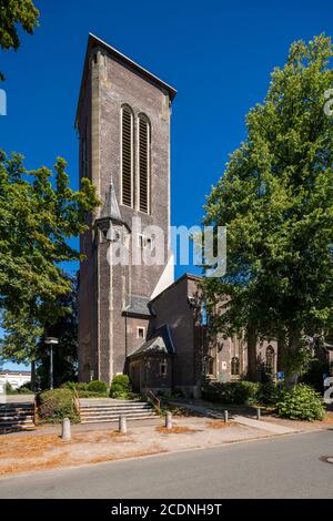 D-Dorsten, D-Dorsten-Holsterhausen, Lippe, zona della Ruhr, Parco Naturale Hohe Mark Westmuensterland, Muensterland, Westfalia, Nord Reno-Westfalia, NRW, Chiesa di Sant'Antonio Nuova, Chiesa parrocchiale cattolica, Revival Gotico, torre della chiesa Foto Stock