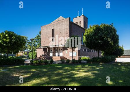 D-Dorsten, D-Dorsten-Hervest, Lippe, zona della Ruhr, Parco Naturale Hohe Mark Westmuensterland, Muensterland, Westfalia, Nord Reno-Westfalia, NRW, Chiesa di San Josef, chiesa parrocchiale cattolica, edificio in mattoni Foto Stock