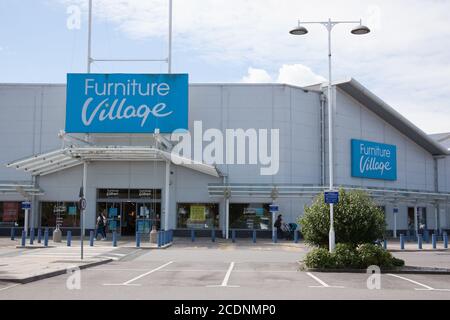 Il negozio, Furniture Village a Southampton al West Quay Retail Park, Hampshire nel Regno Unito ha preso il 10 luglio 2020 Foto Stock