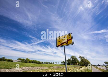 Paese uscita segno Welt in Frisia Nord significa anche il fine del mondo Foto Stock