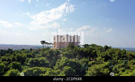 Castel del Monte, Barletta, Andria, Trani, Puglia / Italia: Veduta aerea del Castel del Monte Foto Stock