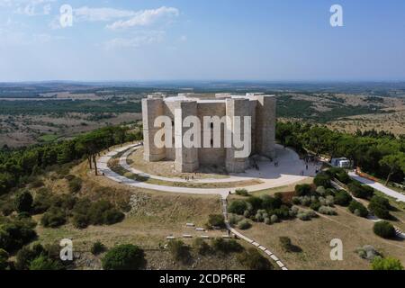 Castel del Monte, Barletta, Andria, Trani, Puglia / Italia: Veduta aerea del Castel del Monte Foto Stock