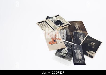 Fotografie nostalgiche con borse di film storiche e fotocamera a rullo, genealogia Foto Stock