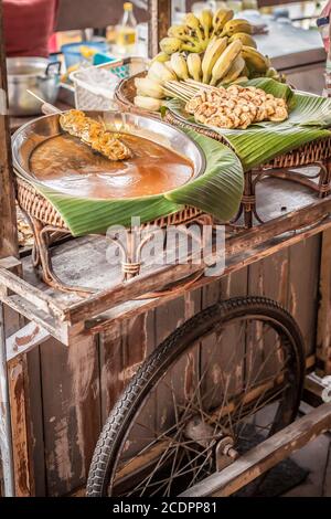 HUA HIN, THAILANDIA - 2015 FEBBRAIO. Cibo di strada a Hua Hin. Foto Stock