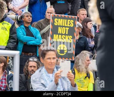 Londra, Regno Unito. 29 Agosto 2020. No ai vaccini, fine del blocco, no a 5G protesta Trafalgar Square Londra, Credit: Ian Davidson/Alamy Live News Foto Stock