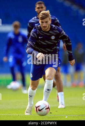 Il Timo Werner di Chelsea si riscalda prima dell'amichevole pre-stagione all'AMEX Stadium di Brighton, dove fino a 2500 tifosi sono stati autorizzati a guardare la partita dopo che il governo ha annunciato un'ulteriore serie di eventi sportivi che saranno utilizzati per pilotare il ritorno sicuro degli spettatori. Foto Stock