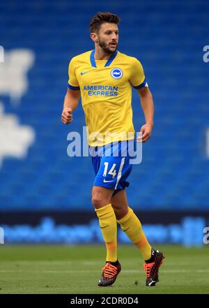 Adam Lallana di Brighton e Hove Albion durante il pre-season friendly allo stadio AMEX di Brighton, dove fino a 2500 tifosi sono stati autorizzati a guardare la partita dopo che il governo ha annunciato un'ulteriore serie di eventi sportivi che saranno utilizzati per pilotare il ritorno sicuro degli spettatori. Foto Stock