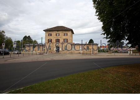 Una foto di una stazione ferroviaria scattata a Weissenburg, in Baviera Foto Stock