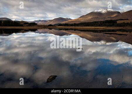 Riflessioni sul Loch Tulla, Scozia (1) Foto Stock