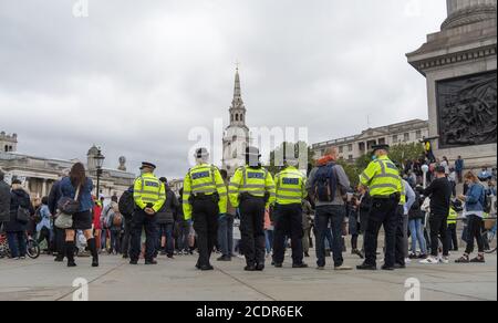 Unitevi per la libertà, i vaccini e le maschere protestano contro le misure del covid-19 in Trafalgar Square. Londra - 29 agosto 2020 Foto Stock