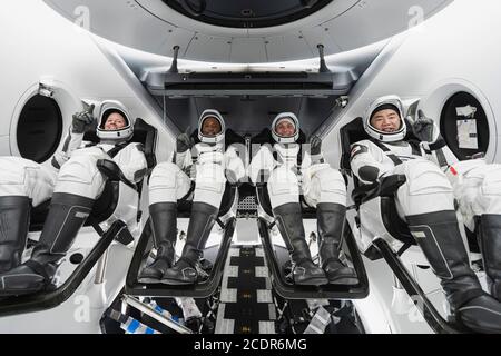 CAPE CANAVERAL, FL, USA - 14 agosto 2020 - da sinistra, Specialista Missione Shannon Walker, pilota Victor Glover, Crew Dragon Commander Michael Hopkins – Foto Stock