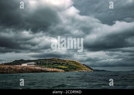 Visitare Greystones. Vista a Bray Head dalle insenature. Irlanda. Foto Stock