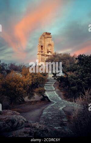 Monumento Philopappos all'alba con il cloud, Atene, Grecia Foto Stock