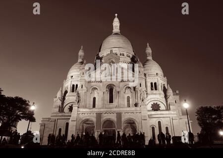 Cattedrale Sacre Coeur al tramonto a Parigi, Francia. Foto Stock