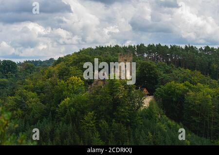 Vista sul castello di Helfenburk u Usteka Foto Stock