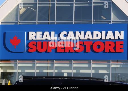 Cartello Real Canadian Superstore. Londra, Ontario, Canada. Luke Durda/Alamy Foto Stock