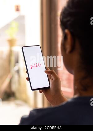 Assam, india - 22 agosto 2020 : logo dell'app pubblica sullo schermo del telefono. Foto Stock