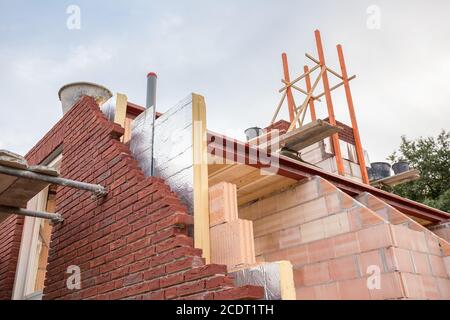 Costruzione di una nuova casa con isolamento Foto Stock