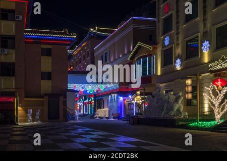 Pechino / Cina - 12 febbraio 2015: Sculture di ghiaccio al Yanqing Longqing Gorge Ice and Snow Festival tradizionalmente tenuto ogni inverno a Yanqing Ditric Foto Stock