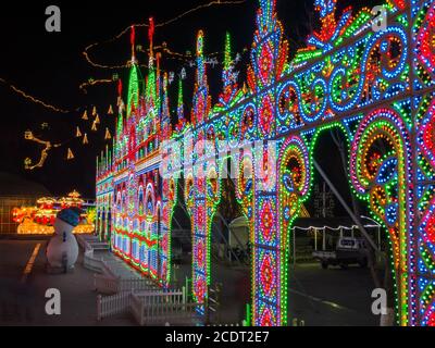 Pechino / Cina - 12 febbraio 2015: Sculture di ghiaccio al Yanqing Longqing Gorge Ice and Snow Festival tradizionalmente tenuto ogni inverno a Yanqing Ditric Foto Stock