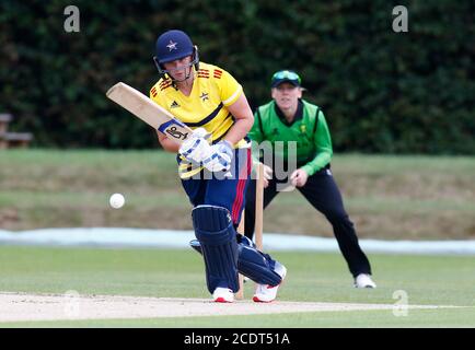 BECKENHAM, Regno Unito, 29 AGOSTO: Surrey East Stars Bryony Smith durante il Rachael Heyhoe Flint Trophy tra South East Stars Women e Western Storm at the County Ground, Beckenham il 29 agosto 2020 Credit: Action Foto Sport/Alamy Live News Foto Stock