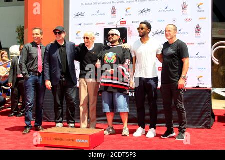 LOS ANGELES - Luglio 18: Todd McFarlane, Kevin Feige, Stan Lee, Kevin Smith, Chadwick Bosman, Clark Gregg alla cerimonia delle mani e delle impronte di Stan Lee al TCL Chinese Theatre IMAX il 18 luglio 2017 a Los Angeles, CA Foto Stock