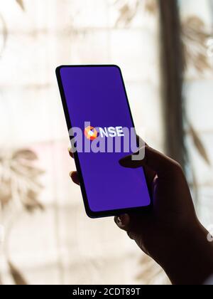 Assam, india - 27 agosto 2020 : il logo NSE sull'immagine di riserva dello schermo del telefono. Foto Stock