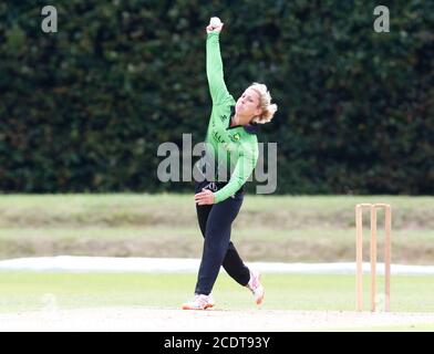 BECKENHAM, Regno Unito, 29 AGOSTO: Western Storm's Claire Nicholas durante Rachael Heyhoe Flint Trophy tra le donne delle stelle del sud-est e la tempesta occidentale al terreno della contea, Beckenham il 29 agosto 2020 Credit: Action Foto Sport/Alamy Live News Foto Stock