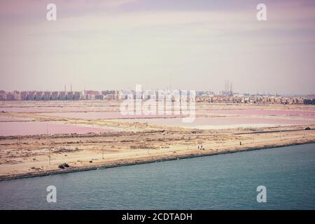 L'incrocio del canale di Suez con il Mediterraneo a. Port Said e Port Fouad Foto Stock