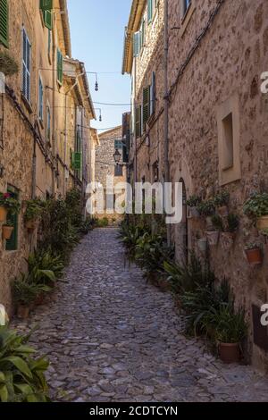 Vicolo della Città Vecchia a Valldemossa, Maiorca, Isole Baleari, Spagna, Europel Foto Stock