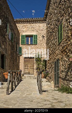 Vicolo della Città Vecchia a Valldemossa, Maiorca, Isole Baleari, Spagna, Europel Foto Stock