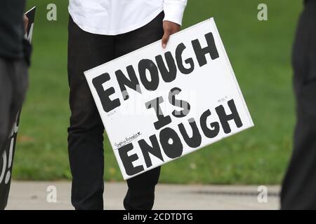 29ht di agosto 2020, Londra Ontario Canada. Black Lives Matter protesta a Victoria Park. La gente sta tenendo i loro segni di BLM. Luke Durda/Alamy Foto Stock