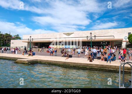 La stazione ferroviaria Santa Lucia di Venezia Foto Stock