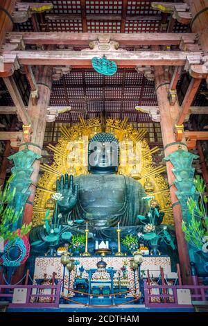 buddha di Vairocana nel tempio di Daibutsu-den Todai-ji, Nara, Giappone Foto Stock