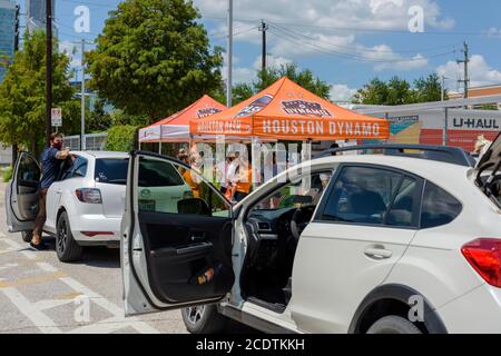 Houston, Texas, Stati Uniti. 29 Agosto 2020. Houston Dash raccolta di donazioni di cibo e acqua per le vittime dell'uragano Laura sabato 29 agosto 2020 presso lo stadio BBVA di Houston, Texas. Credit: Lynn Pennington/ZUMA Wire/Alamy Live News Foto Stock