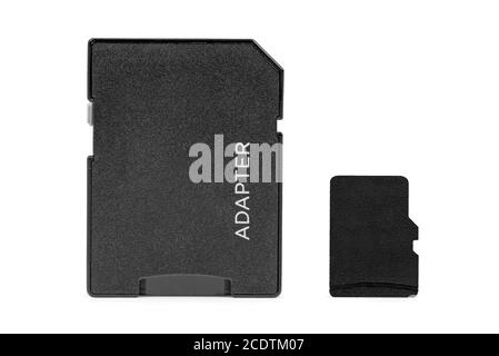 Scheda di memoria microSD con adattatore isolato su sfondo bianco con tracciato di ritaglio Foto Stock