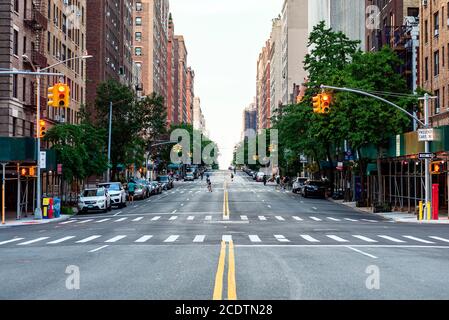 Via vuota a New York durante il COVID-19 (coronavirus) pandemia Foto Stock