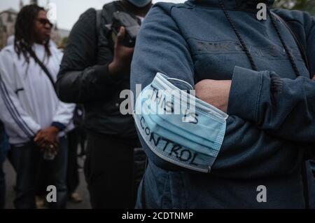 Trafagar Square, Londra, 29 agosto 2020. Le persone protestano contro le regole di blocco che agaista il governo, le porte dei conti e i vaccini. David Icke Foto Stock