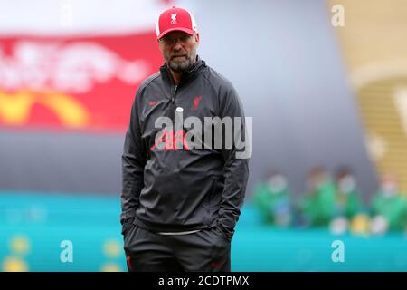 Wembley Stadium, Londra, Regno Unito. 29 Agosto 2020. Community Shield Final, Liverpool contro Arsenal; Liverpool Manager Jurgen Klopp guarda la sua squadra Credit: Action Plus Sports/Alamy Live News Foto Stock