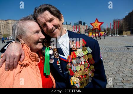 Mosca, Russia. 8 maggio 2013 veterano della seconda guerra mondiale Grigory Lavrentievich Andreev (nato nel 1926) durante la celebrazione della Festa della Vittoria il Parco della Vittoria sulla collina Poklonnaya nella città di Mosca, in Russia Foto Stock