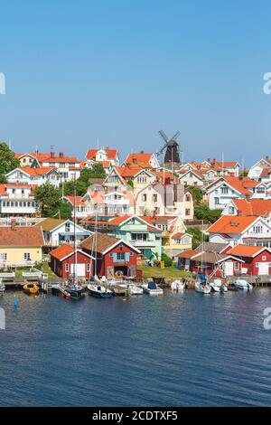 Fiskebackskil un vecchio villaggio di pescatori sulla svedese costa ovest in estate Foto Stock