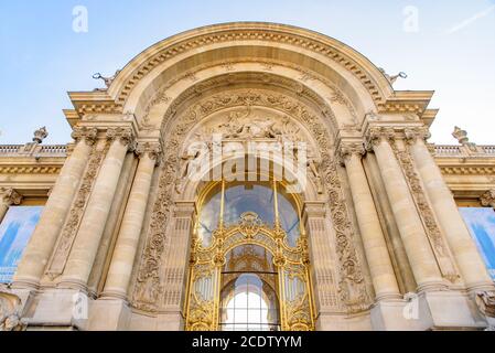 façade di Petit Palais, un museo d'arte a Parigi, Francia Foto Stock
