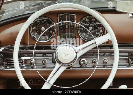 Mercedes Benz 300 SL 40 H Roadster, 1961, 2975 cc, 115 cv, 235 km/h, primo piano del cruscotto Foto Stock