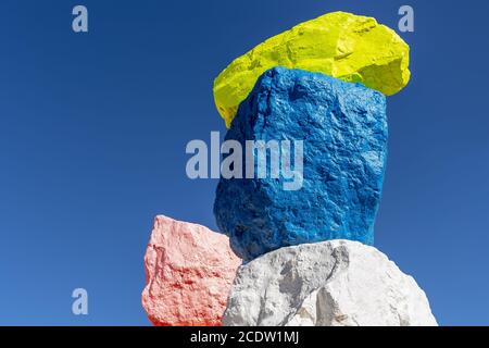 Sette Magic Mountains Sculpture aggiunge un tocco di colore al deserto Vicino a Las Vegas Foto Stock