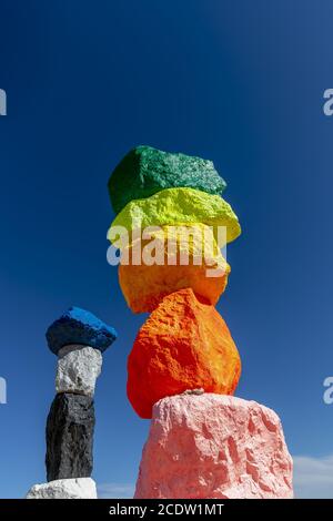 Sette Magic Mountains Sculpture aggiunge un tocco di colore al deserto Vicino a Las Vegas Foto Stock