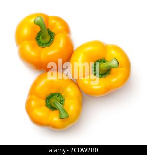 Peperoni gialli isolati su sfondo bianco Foto Stock