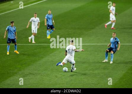 Harrison, Stati Uniti. 29 Agosto 2020. Francisco Calvo (5) del Chicago Fire FC controlla la palla durante la partita di stagione regolare di MLS contro NYCFC alla Red Bull Arena di Harrison, NJ il 29 agosto 2020. Il gioco è stato giocato senza tifosi a causa della pandemia COVID-19 precauzione. NYCFC ha vinto 3 - 1. (Foto di Lev Radin/Sipa USA) Credit: Sipa USA/Alamy Live News Foto Stock