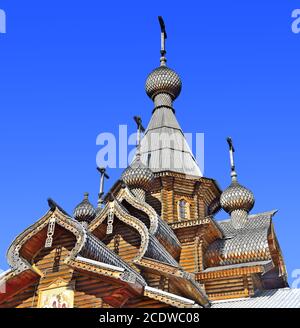 Tempio cristiano in legno del Santo Martire John Warrior a Novokuznetsk, Russia Foto Stock