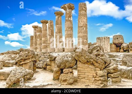 Tempio di Eracle nella Valle dei Templi di Agrigento in Sicilia 500 a.C. Foto Stock